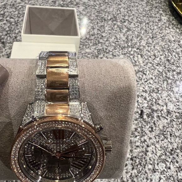 🔥🔥🔥Gorgeous Michael Kors “Showstopper” watch! Price is firm! - Picture 3 of 5